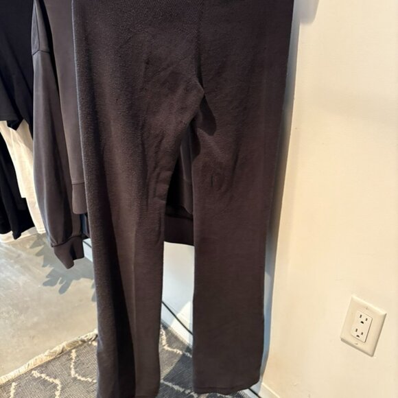 Lululemon Ribbed Flared Zip Pant/ Lululemon Softstream Top - Picture 4 of 9